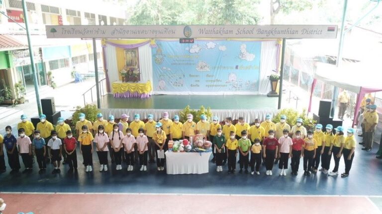 สน.ท่าข้าม โครงการจิตอาสา “เราทำความดี ด้วยหัวใจ” เนื่องในโอกาสวันเฉลิมพระชนมพรรษา สมเด็จพระนางเจ้าฯ พระบรมราชินี