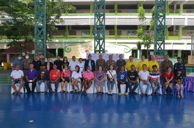 สน.ท่าข้าม จัดพิธีส่งต่อความยั่งยืน”โครงการดำเนินงานชุมชนยั่งยืนเพื่อแก้ไขปัญหายาเสพติดแบบครบวงจร ตามยุทธศาสตร์ชาติ”