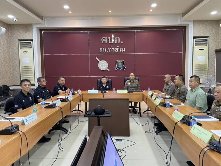 ผกก.สน.ท่าข้าม และประธาน กต.ตร. พร้อมด้วยคณะ กต.ตร.สน.ท่าข้าม ,คณะที่ปรึกษา กต.ตร. สน.ท่าข้าม และ ข้าราชการตำรวจ สน.ท่าข้าม ร่วมประชุม ประจำเดือน สิงหาคม 2566