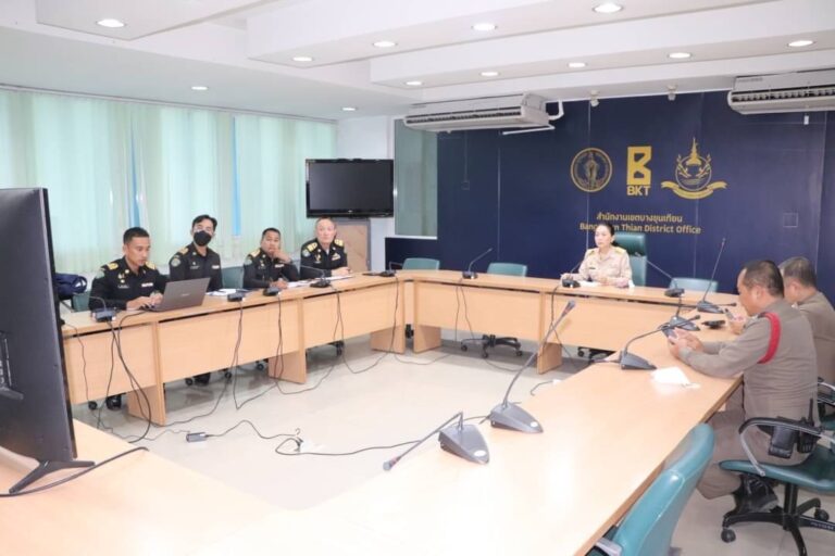 ร่วมประชุมหารือเรื่อง หาบเร่แผงลอย และ รถจักรยานยนต์ พ่วงข้างขายของ