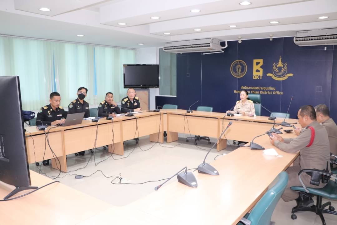 ร่วมประชุมหารือเรื่อง หาบเร่แผงลอย และ รถจักรยานยนต์ พ่วงข้างขายของ
