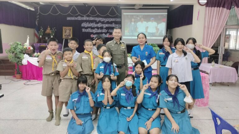 อบรมให้ความรู้กับเด็กนักเรียน ตามโครงการการศึกษาเพื่อต่อต้านการใช้ยาเสพติดในเด็กนักเรียน(D.A.R.E.ประเทศไทย) และ โครงการให้ความรู้เกี่ยวกับภัยการหลอกลวงทางอินเตอร์เน็ต (D.a.r.e.2 C.a.r.e.)