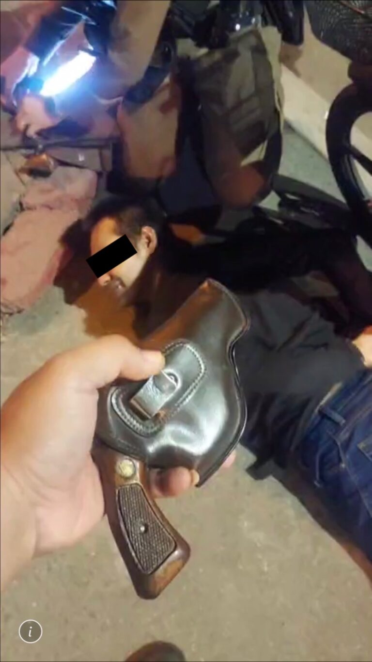 จับปืน หร้อมยาบ้า